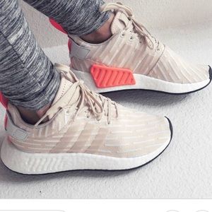 Adidas NMD R2 • primeknit